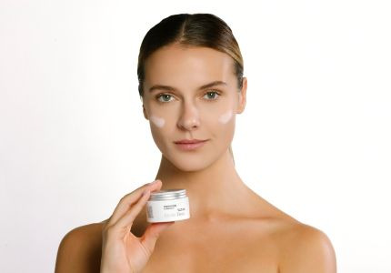 Niacinamida: el activo que equilibra, calma y unifica tu piel