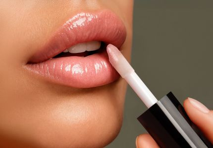 Labios con volumen sin retoques: cómo usar gloss voluminizador a diario