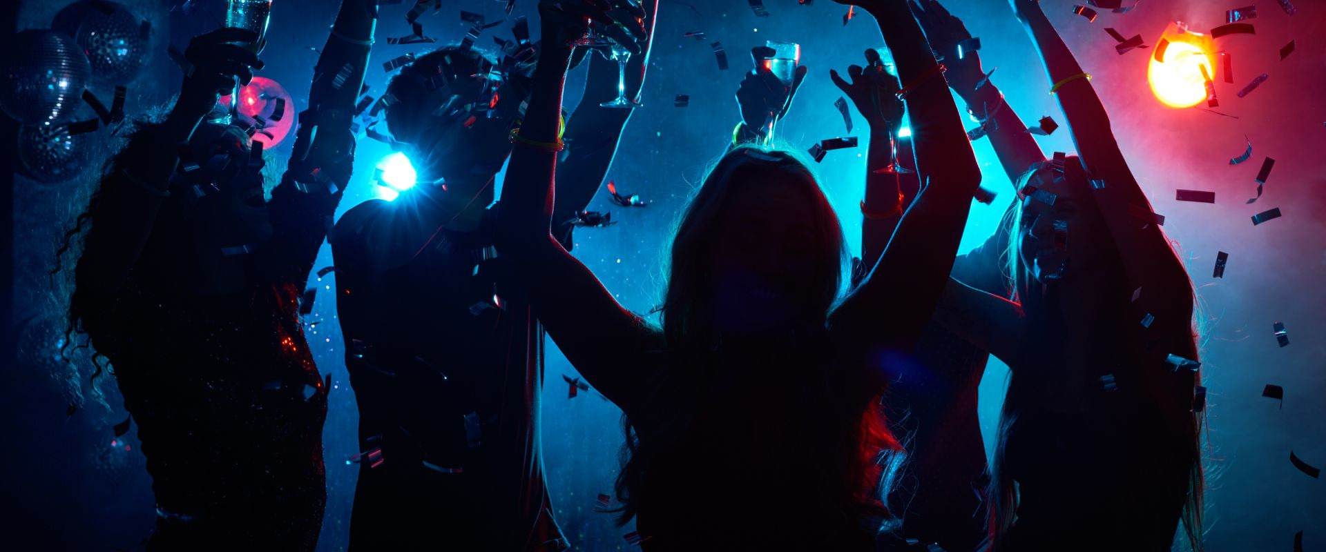 Cómo transformar tu maquillaje de día en un look de noche sofisticado y fácil